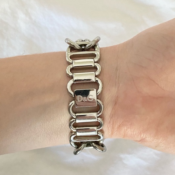 SOLD ❤️❤️❤️💯 Authentic D&G Watch with Lock & Key - Picture 10 of 11